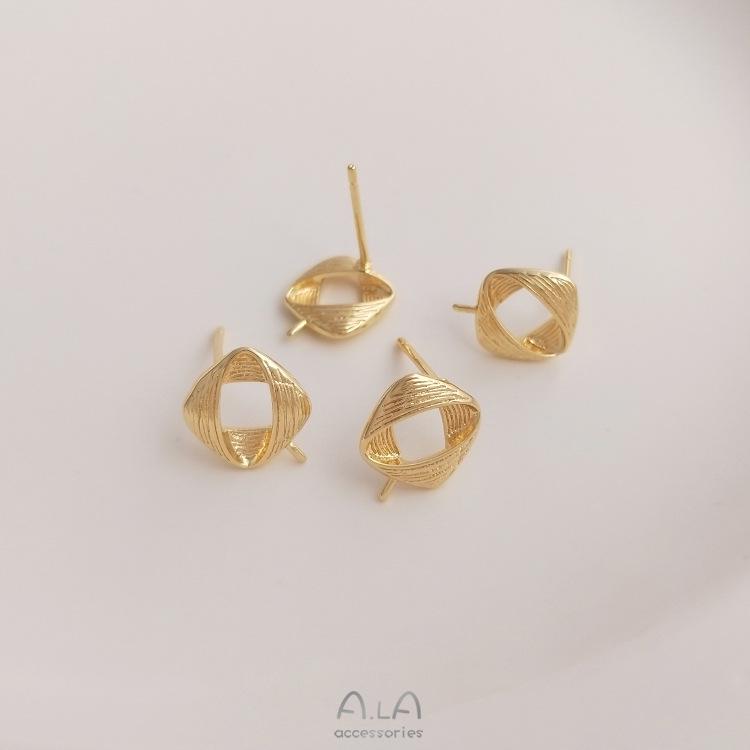 14K Gold-filled Brushed Square Stud Earrings with 925 Silver Pins for DIY Pearl Setting.
14K Gold-filled Brushed Square Stud Earrings with 925 Silver Pins for DIY Pearl Setting.