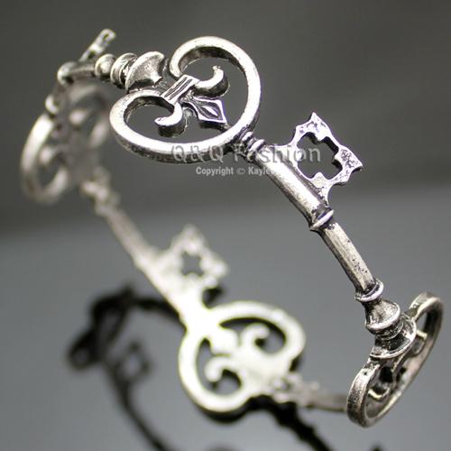 Vintage Victorian Skeleton Key Cross Bridal Bracelet Fashion Unisex Bangle Cuff Valentine Anime Halloween Jewelry Party Wedding
Vintage Victorian Skeleton Key Cross Bridal Bracelet Fashion Unisex Bangle Cuff Valentine Anime Halloween Jewelry Party Wedding
