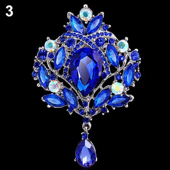 Женская металлическая брошь с горным хрусталём синий/серебряный
Женская металлическая брошь с горным хрусталём синий/серебряный