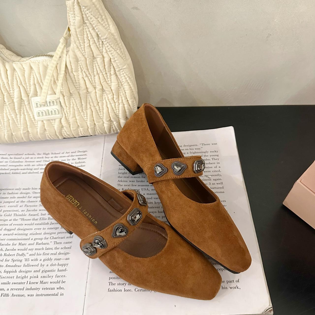 Internet celebrities with the same temperament small square head love Korean diamond belt shallow mouth Mary Jane shoes women s single shoes 2025 spri 35
Internet celebrities with the same temperament small square head love Korean diamond belt shallow mouth Mary Jane shoes women s single shoes 2025 spri 35