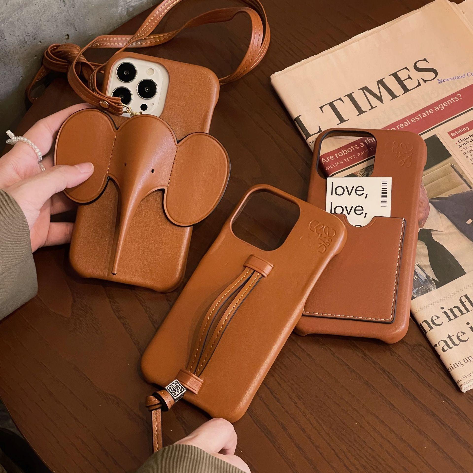IPhone15pro+Max Phone Case Leather Brown Card Insertion Diagonal Cross 14pro Elephant Wrist Strap 12 Women iPhone 12 аеро
IPhone15pro+Max Phone Case Leather Brown Card Insertion Diagonal Cross 14pro Elephant Wrist Strap 12 Women iPhone 12 аеро