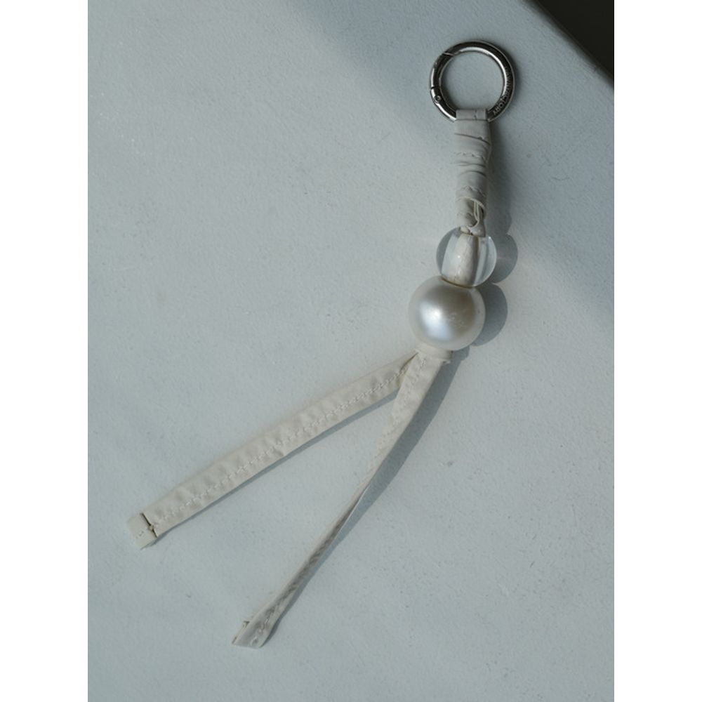 DAWN FACTORY KNOT KEYRING IVORY IVORY
DAWN FACTORY KNOT KEYRING IVORY IVORY