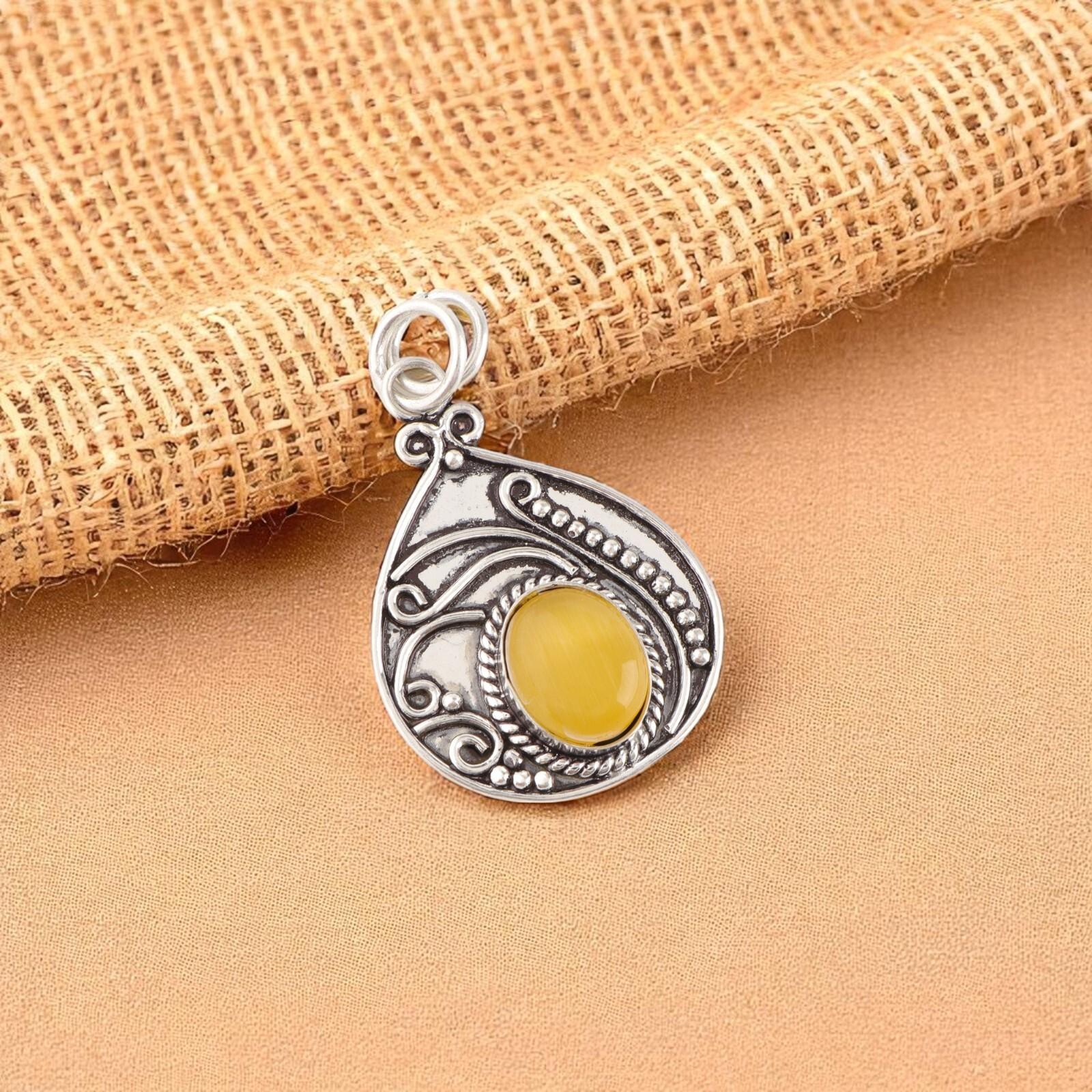 Yellow Cat s Eye Gemstone 925 Sterling Silver Jewelry Handcrafted Pendant 1.45 PP-27-35
Yellow Cat s Eye Gemstone 925 Sterling Silver Jewelry Handcrafted Pendant 1.45 PP-27-35