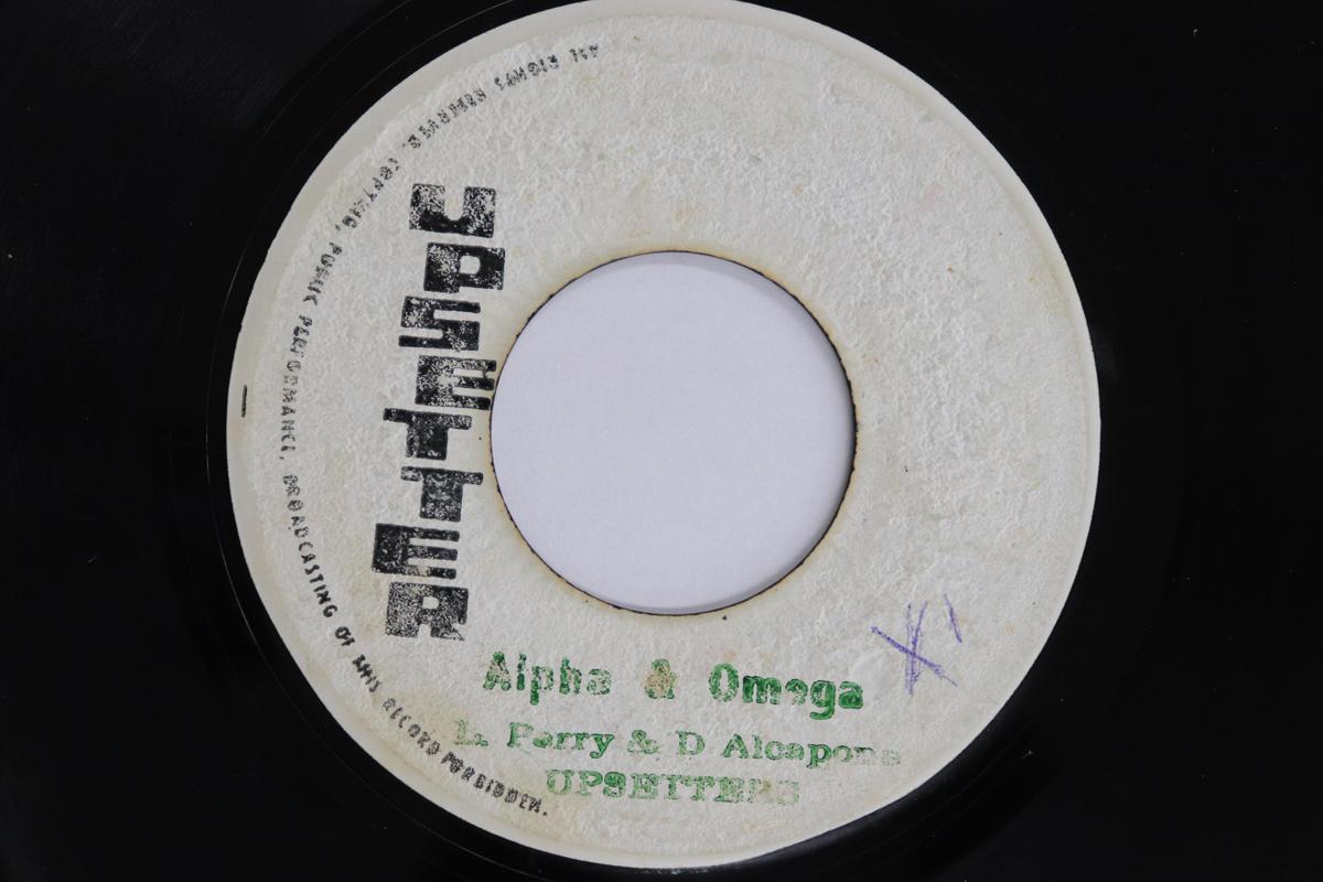 7-дюймовая пластинка ЛИ ПЕРРИ, ДЕННИС АЛКАПОНЕ / UPSETT - Alpha & Omega / King Alpha NONE UPSETTER . Ямайское регги, ска и даб
7-дюймовая пластинка ЛИ ПЕРРИ, ДЕННИС АЛКАПОНЕ / UPSETT - Alpha & Omega / King Alpha NONE UPSETTER . Ямайское регги, ска и даб