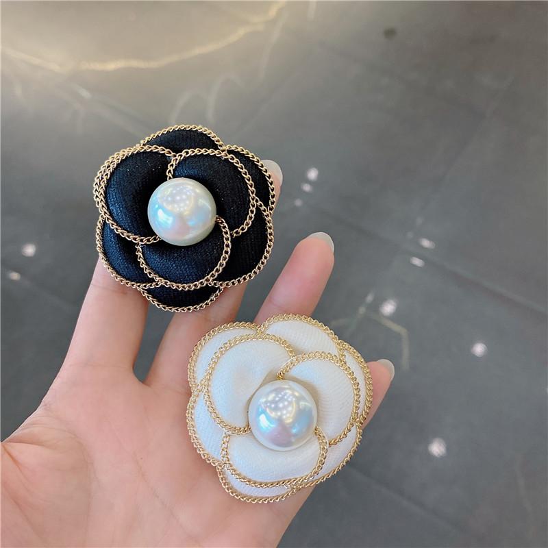 Vintage Classic Women Elegant Camellia Brooches Pin Pearl Fashion Flower Badges Accessories For Lady Wedding Party Corsage Pin
Vintage Classic Women Elegant Camellia Brooches Pin Pearl Fashion Flower Badges Accessories For Lady Wedding Party Corsage Pin