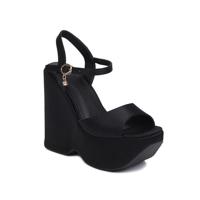 Сандалии на платформе. Женские летние атласные повседневные летние туфли на высоком каблуке в стиле панк с открытым носком. 43
Сандалии на платформе. Женские летние атласные повседневные летние туфли на высоком каблуке в стиле панк с открытым носком. 43