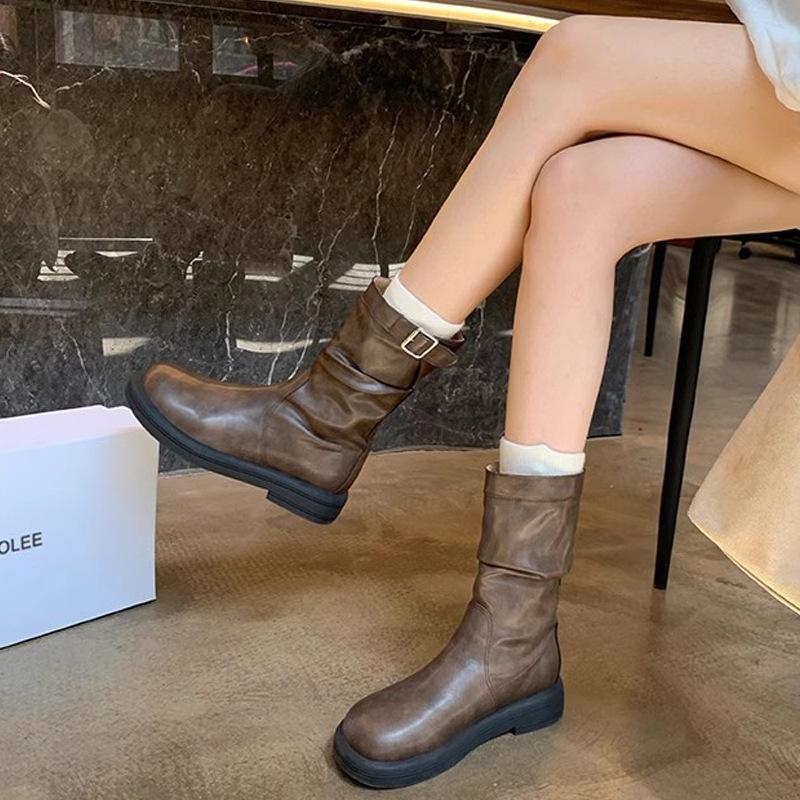 Retro simple and thin low-heeled Martin boots women s 2025 new autumn and winter niche all-match buckle locomotive boots knight boots 35
Retro simple and thin low-heeled Martin boots women s 2025 new autumn and winter niche all-match buckle locomotive boots knight boots 35