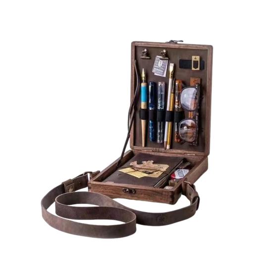 Ящик для хранения Writer Messenger, большая вместимость, легко носить с собой, многофункциональная деревянная сумка для инструментов ручной работы через плечо черный коричневый
Ящик для хранения Writer Messenger, большая вместимость, легко носить с собой, многофункциональная деревянная сумка для инструментов ручной работы через плечо черный коричневый