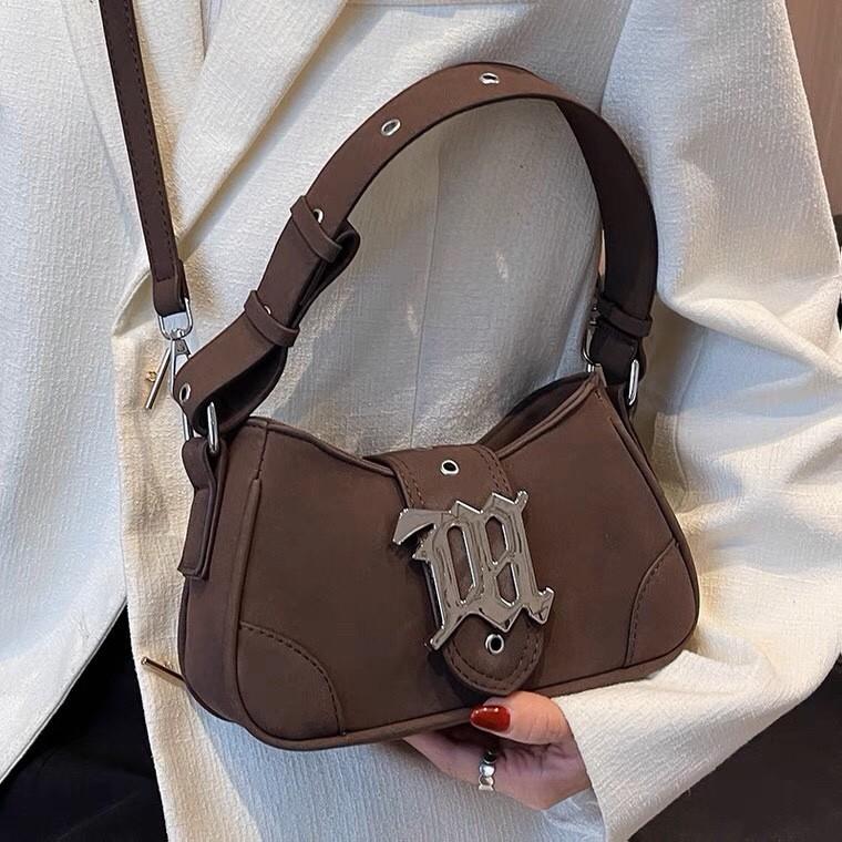 Medieval Underarm Bag Women S Autumn And Winter Tide Retro Matte Portable Baguette Bag Versatile Messenger Bag 14*24*7 коричневый
Medieval Underarm Bag Women S Autumn And Winter Tide Retro Matte Portable Baguette Bag Versatile Messenger Bag 14*24*7 коричневый