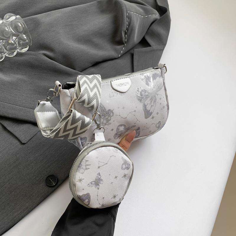 Simple and fashionable niche bag women s new trend messenger bag this year, fashionable one-shoulder underarm bag, small bag for work срібний
Simple and fashionable niche bag women s new trend messenger bag this year, fashionable one-shoulder underarm bag, small bag for work срібний