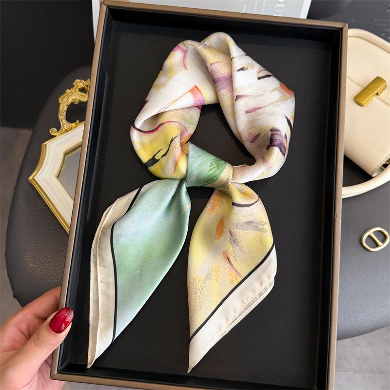 Luxury Designer Flower Print Scarf Women Silk Scarves Square Bandana Hijab Wrap Neckerchief Shawl Kerchief Hair Band Foulard 70x70cm
Luxury Designer Flower Print Scarf Women Silk Scarves Square Bandana Hijab Wrap Neckerchief Shawl Kerchief Hair Band Foulard 70x70cm