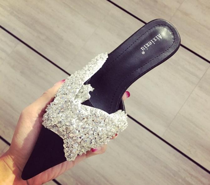 Slippers! Summer satin pointed rhinestone sequins high heels sandals women s shoes 35 чорний
Slippers! Summer satin pointed rhinestone sequins high heels sandals women s shoes 35 чорний