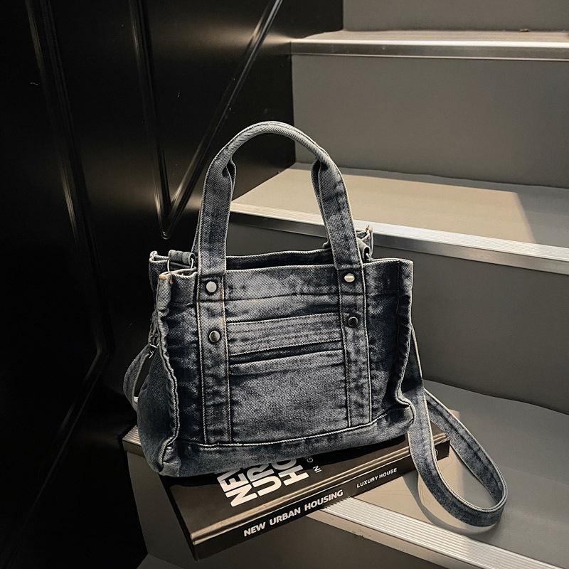 Street Trend 2025 New Denim Small Square Bag Women s Fashion Simple Versatile Shoulder Bag Travel Leisure Messenger Bag
Street Trend 2025 New Denim Small Square Bag Women s Fashion Simple Versatile Shoulder Bag Travel Leisure Messenger Bag