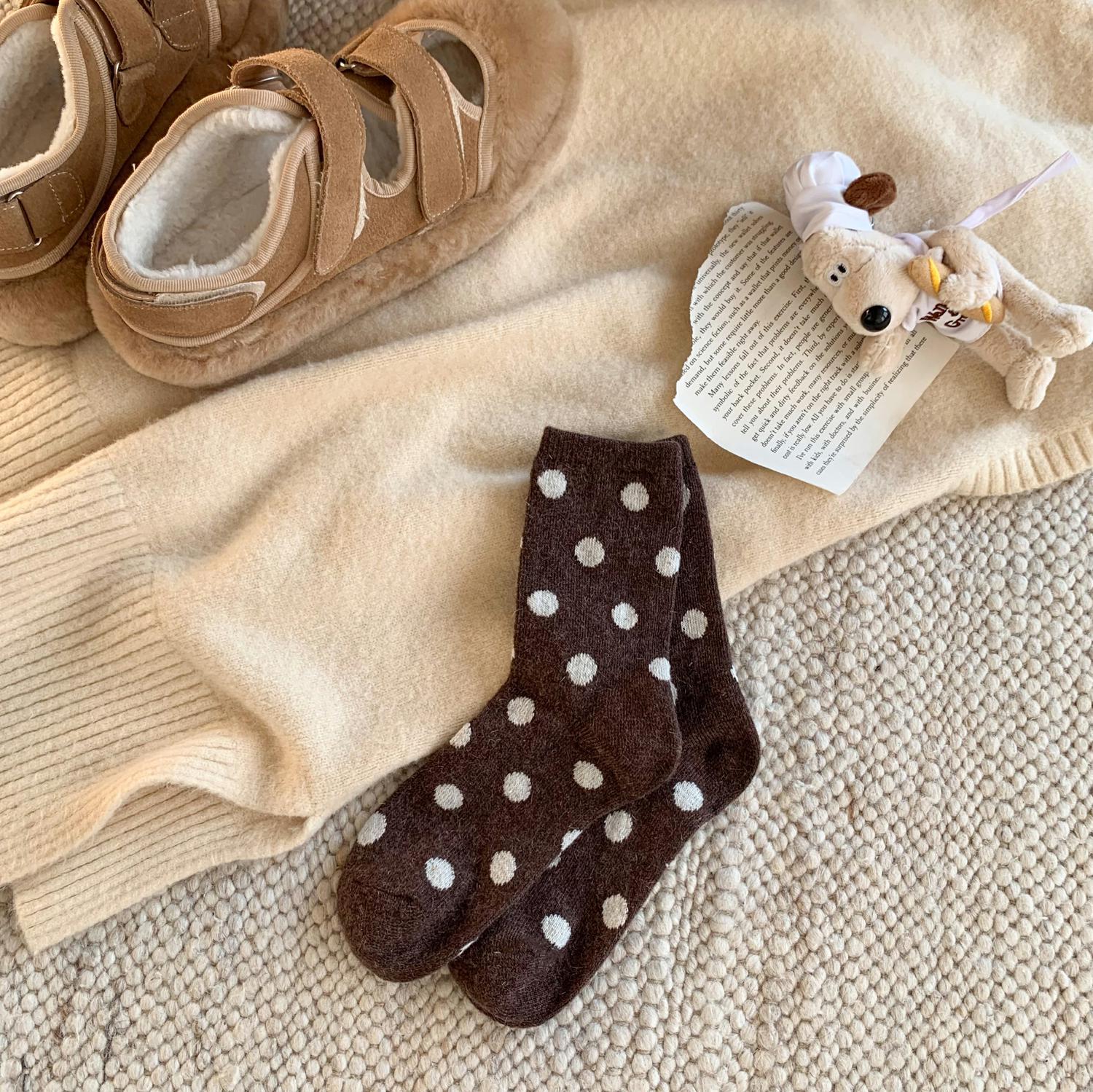Coffee-Colored Women s Polka Dot Wool Mid-Calf Socks - Warm, Thick, Japanese Academic Style for Autumn/Winter. One Size темный кофе
Coffee-Colored Women s Polka Dot Wool Mid-Calf Socks - Warm, Thick, Japanese Academic Style for Autumn/Winter. One Size темный кофе
