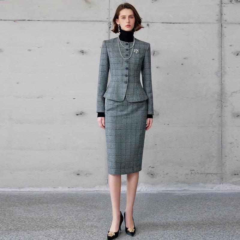 2024 Women s Gray Plaid Two-Piece Suit – Korean Style Formal Jacket & Skirt for Early Autumn XL
2024 Women s Gray Plaid Two-Piece Suit – Korean Style Formal Jacket & Skirt for Early Autumn XL