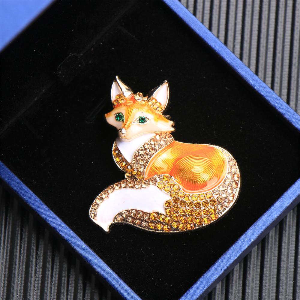 SKEDS New Hot-Selling Goldfish Brooch for Women Fashion Koi Horse Dolphin Fox Pin Badge Animal Pin Accessory
SKEDS New Hot-Selling Goldfish Brooch for Women Fashion Koi Horse Dolphin Fox Pin Badge Animal Pin Accessory
