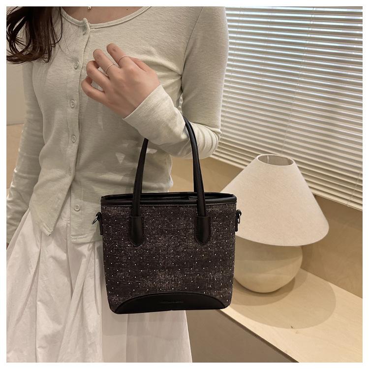 Handheld Tote Bag, Stylish Bucket Bag, Casual Commuting Single-shoulder Crossbody Bag without pendant чёрный
Handheld Tote Bag, Stylish Bucket Bag, Casual Commuting Single-shoulder Crossbody Bag without pendant чёрный
