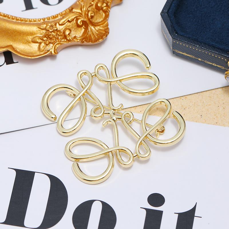 Высококачественная золотая квадратная полая брошь женская легкая роскошная темпераментная брошь для костюма универсальная личность геометрическая булавка тренд золотой
Высококачественная золотая квадратная полая брошь женская легкая роскошная темпераментная брошь для костюма универсальная личность геометрическая булавка тренд золотой