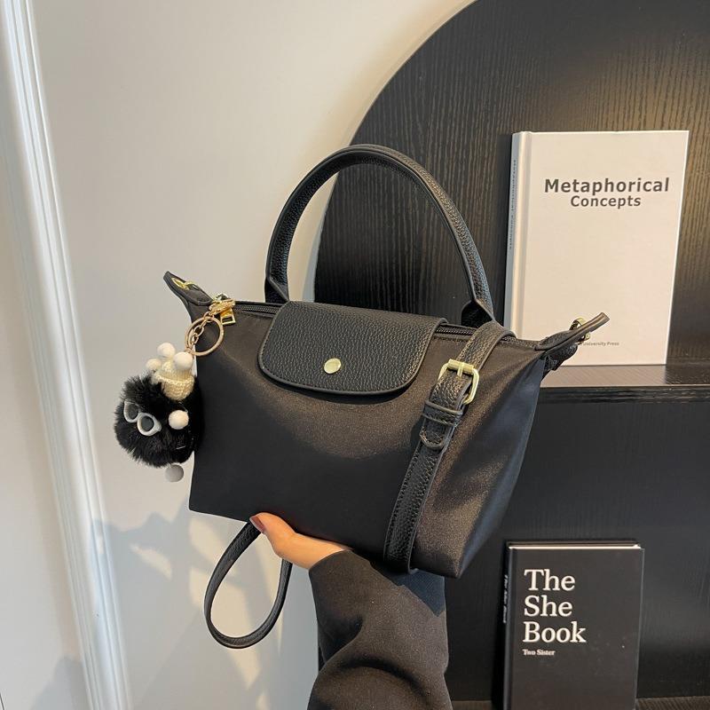 Bag women s spring and summer new high-end casual shoulder bag fashion versatile messenger handbag чорний
Bag women s spring and summer new high-end casual shoulder bag fashion versatile messenger handbag чорний