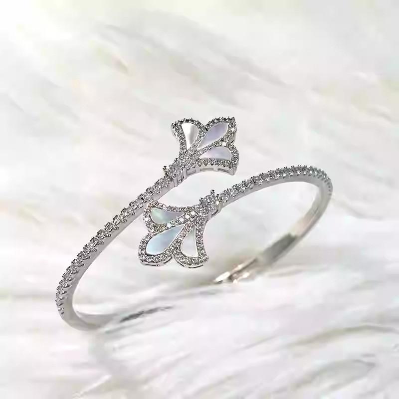 Classic 18k Gold Plated Zircon Flower Open Bangle For Women срібний
Classic 18k Gold Plated Zircon Flower Open Bangle For Women срібний