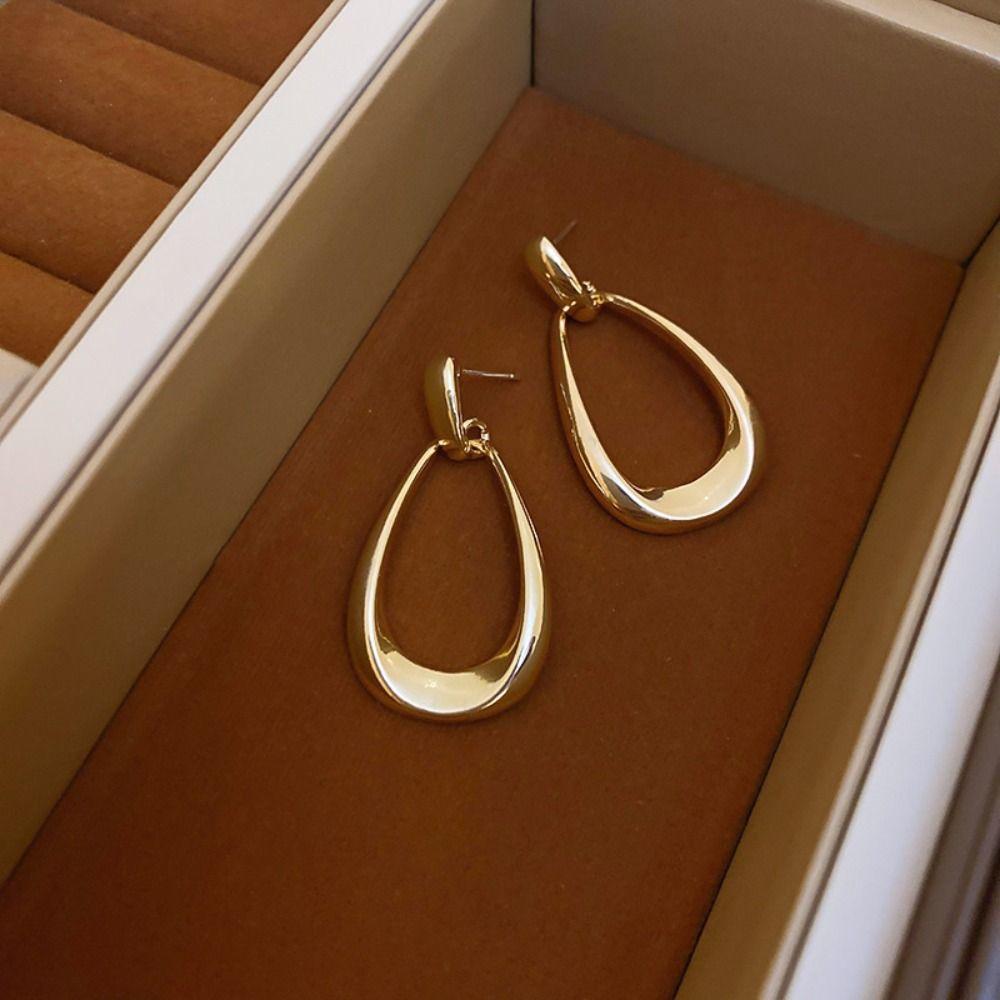 Fashion Hollow Water Drop Earrings Vintage Water Drop Eardrop Water Drop Stud Earrings Women
Fashion Hollow Water Drop Earrings Vintage Water Drop Eardrop Water Drop Stud Earrings Women