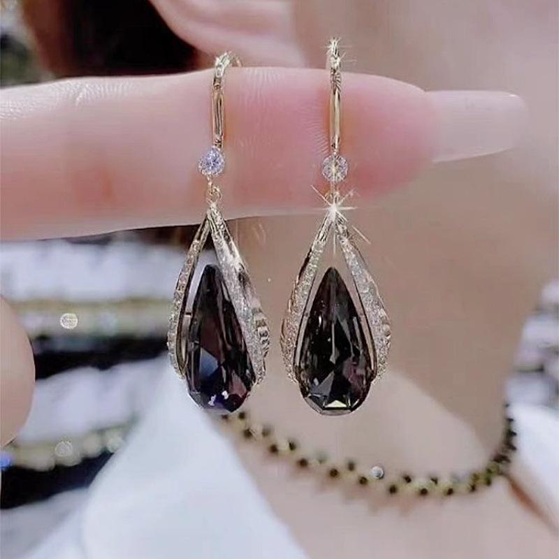 Элегантные фиолетовые серьги-капли: Универсальный, Модный и Изысканный для Повседневной Носки чёрный
Элегантные фиолетовые серьги-капли: Универсальный, Модный и Изысканный для Повседневной Носки чёрный