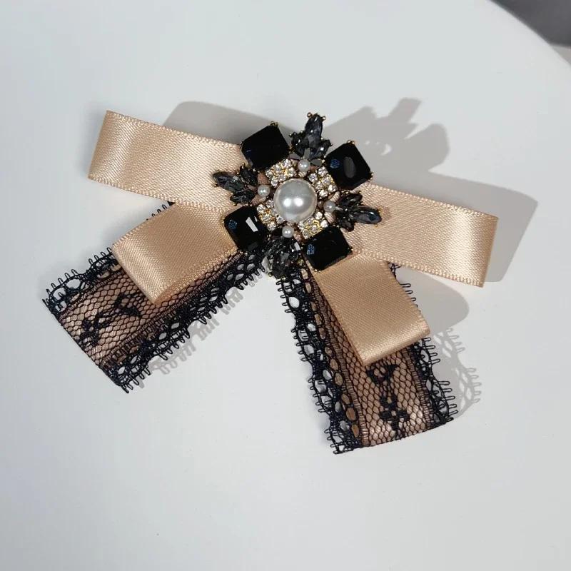 Korean Ribbon Lace Bowknot Brooch Crystal Pearl British Style Necktie Shirt Collar Pins Bowtie School Uniform Accessories
Korean Ribbon Lace Bowknot Brooch Crystal Pearl British Style Necktie Shirt Collar Pins Bowtie School Uniform Accessories