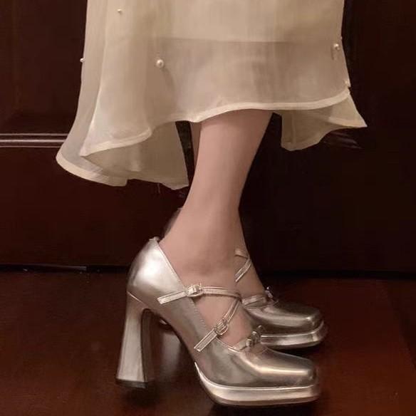 2025 autumn and winter new high heels light mouth silver beautiful large size light mouth single shoes French retro Mary Jane shoes thick heel 35
2025 autumn and winter new high heels light mouth silver beautiful large size light mouth single shoes French retro Mary Jane shoes thick heel 35