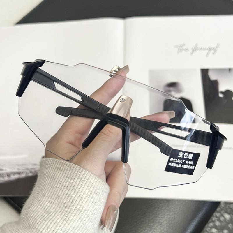 Уличные очки для бега Ветрозащитные и пескозащитные Очки для дорожной езды Модное оборудование Женские солнцезащитные очки с автоматическим изменением цвета
Уличные очки для бега Ветрозащитные и пескозащитные Очки для дорожной езды Модное оборудование Женские солнцезащитные очки с автоматическим изменением цвета