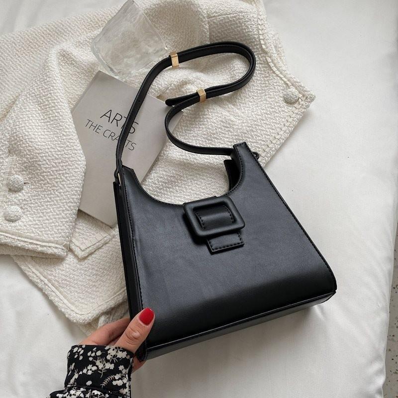 Trendy Elegant Soft Material Small Bag For Women With Unique Stitching Design Black
Trendy Elegant Soft Material Small Bag For Women With Unique Stitching Design Black