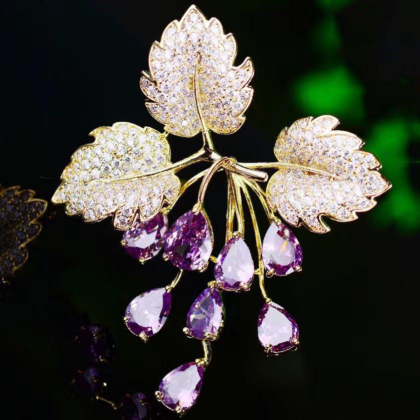 New Fashion Grape Copper Inlaid Cubic Zirconia Brooch Creative Pin Design Clothing Accessories New Year Gift
New Fashion Grape Copper Inlaid Cubic Zirconia Brooch Creative Pin Design Clothing Accessories New Year Gift