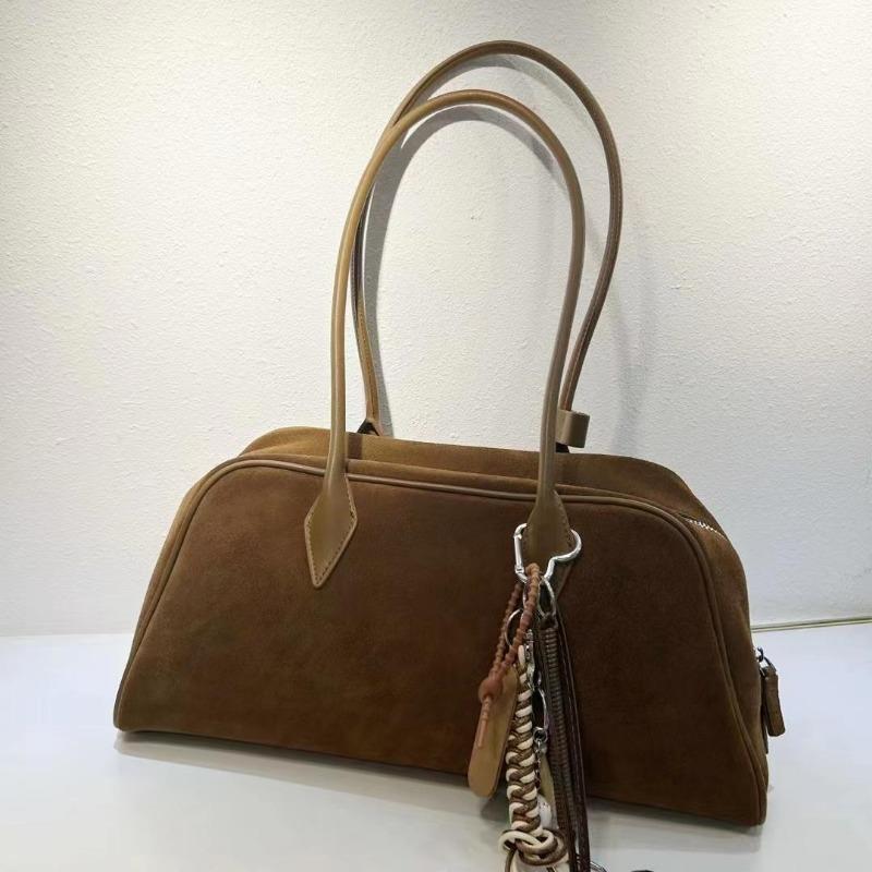 Сумка из искусственной замши, на плечо, премиальная, в стиле ретро, для поездок, большой вместимости, из коровьей кожи, дамская сумочка 39*14*20cm
Сумка из искусственной замши, на плечо, премиальная, в стиле ретро, для поездок, большой вместимости, из коровьей кожи, дамская сумочка 39*14*20cm