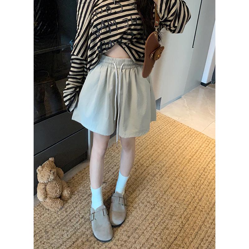 Elastic Waist A-line Women s Summer Shorts with Drawstring - Loose, Casual, Textured Wide-Leg Pants, Slimming Sports Trousers. L (recommended 53-57 kg)
Elastic Waist A-line Women s Summer Shorts with Drawstring - Loose, Casual, Textured Wide-Leg Pants, Slimming Sports Trousers. L (recommended 53-57 kg)