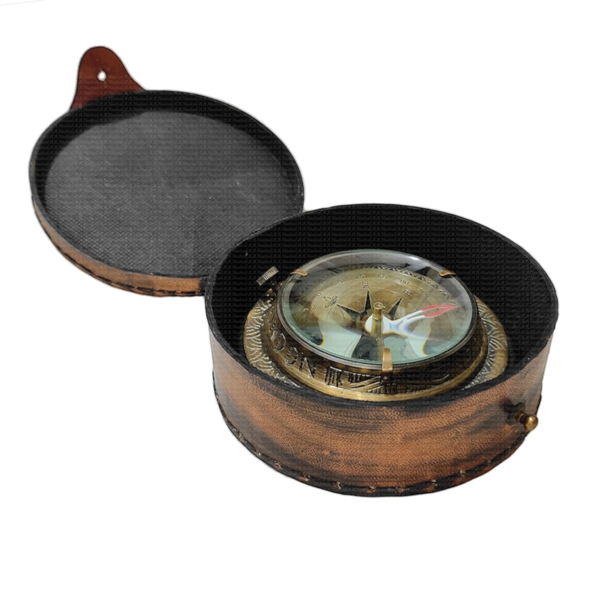 Большой антикварный морской компас с круглой кожаной коробкой и деревянной основой для офиса и домашнего декора, подарков папе на пенсию, рождественского декора
Большой антикварный морской компас с круглой кожаной коробкой и деревянной основой для офиса и домашнего декора, подарков папе на пенсию, рождественского декора