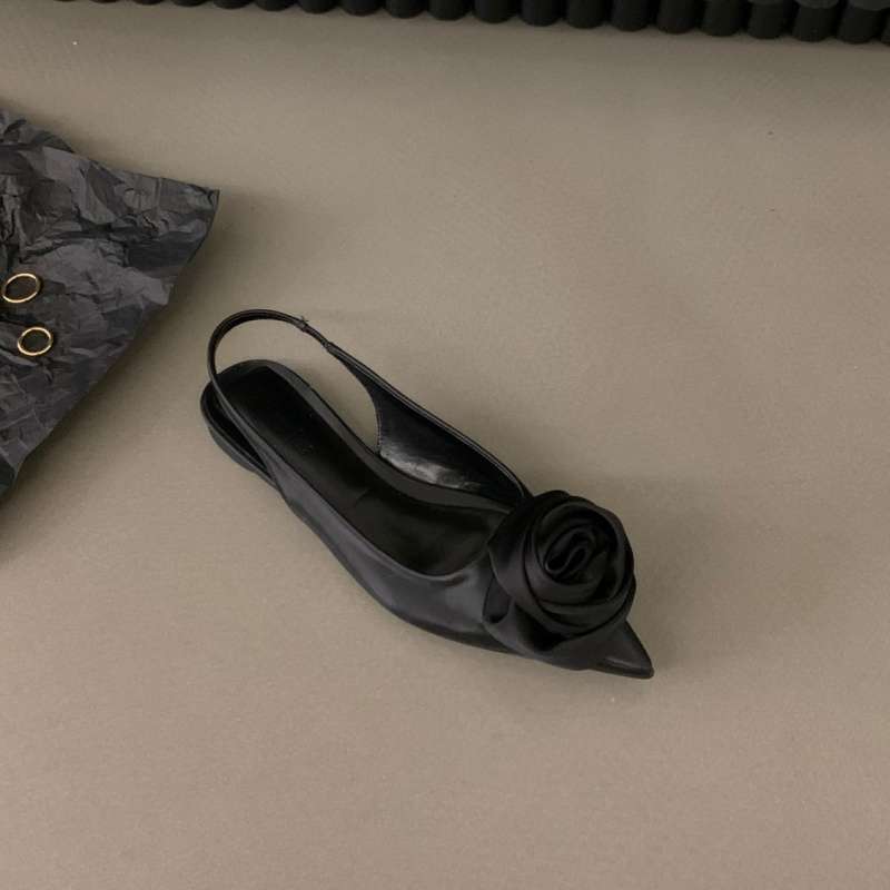 Evening wind rhinestone bow pointed black flat shoes French bag head sandals 2025 spring new women s shoes slippers 35
Evening wind rhinestone bow pointed black flat shoes French bag head sandals 2025 spring new women s shoes slippers 35