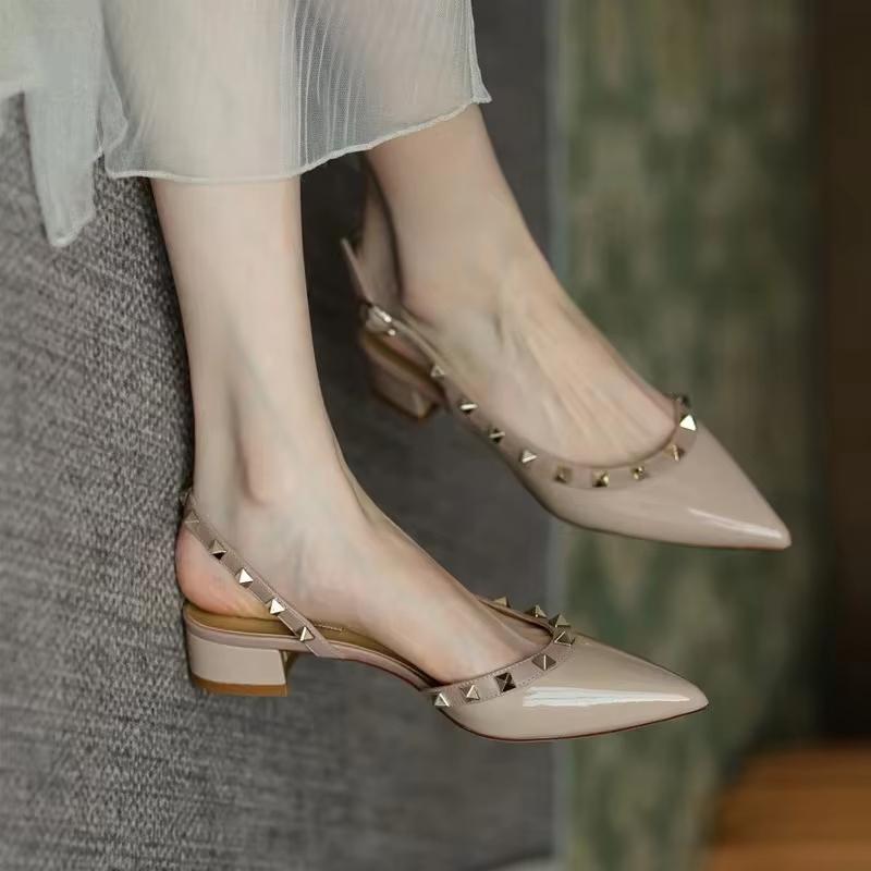 Высококачественные женские летние туфли на высоком каблуке, модные ретро-сандалии с заклепками, с острым носком из лакированной кожи, повседневные, удобные, неглубокие, офисные 40 абрикосовый
Высококачественные женские летние туфли на высоком каблуке, модные ретро-сандалии с заклепками, с острым носком из лакированной кожи, повседневные, удобные, неглубокие, офисные 40 абрикосовый