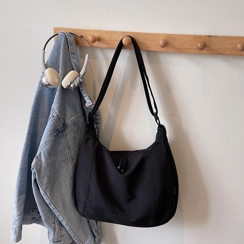 Korean Style Texture Simple Crossbody Bag Women Fashi Embroidered Letter Shoulder Bag Casual Folded Versatile Commuting Bag
Korean Style Texture Simple Crossbody Bag Women Fashi Embroidered Letter Shoulder Bag Casual Folded Versatile Commuting Bag