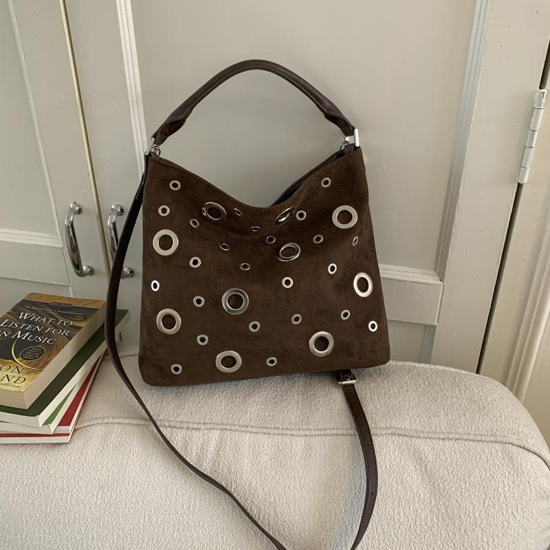 Fashion niche rivet armpit bag women s autumn new handbag shoulder messenger bag locomotive bag women
Fashion niche rivet armpit bag women s autumn new handbag shoulder messenger bag locomotive bag women