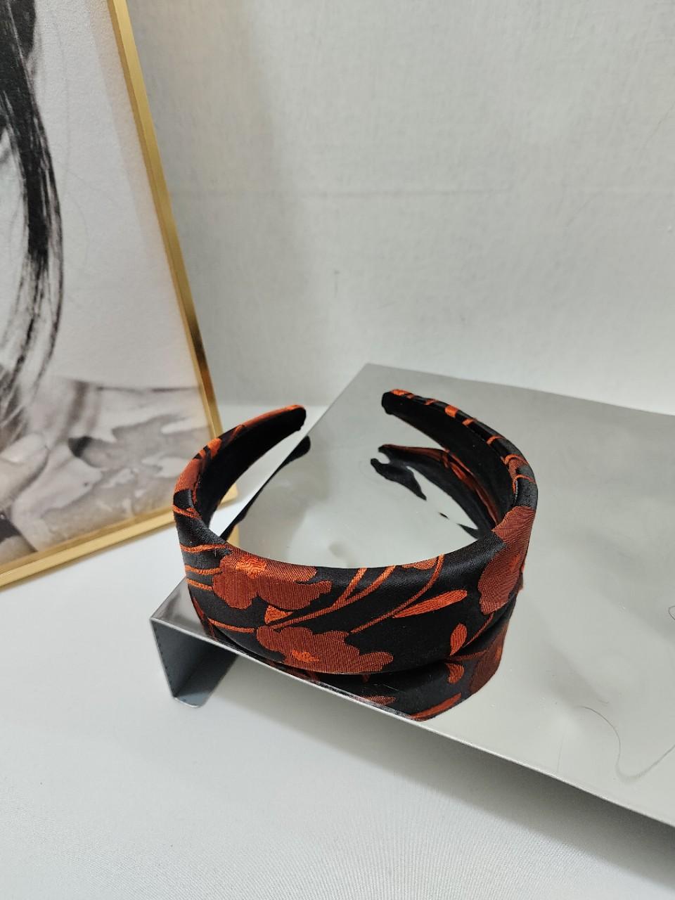 Ретро-широкая повязка на голову, легкая, роскошная, высококачественная, плетеная повязка на голову, высокое давление на голову, темперамент, повязка на голову для банкета, аксессуары для волос
Ретро-широкая повязка на голову, легкая, роскошная, высококачественная, плетеная повязка на голову, высокое давление на голову, темперамент, повязка на голову для банкета, аксессуары для волос