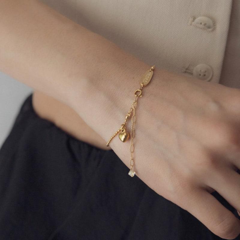 MERRYMOTIVE Small heart with surgical gold ball chain bracelet Free
MERRYMOTIVE Small heart with surgical gold ball chain bracelet Free