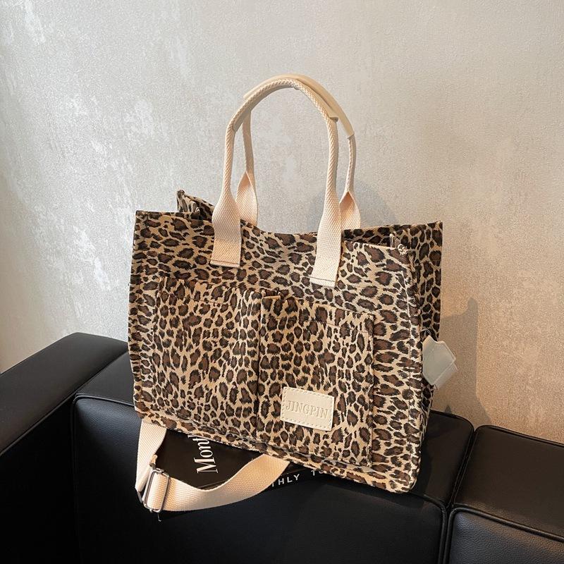 Винтажная холщовая сумка с леопардовым принтом, большая вместимость, универсальная повседневная сумка-тоут, в стиле колледжа, на плечо, сумка-мессенджер, тренд хаки
Винтажная холщовая сумка с леопардовым принтом, большая вместимость, универсальная повседневная сумка-тоут, в стиле колледжа, на плечо, сумка-мессенджер, тренд хаки