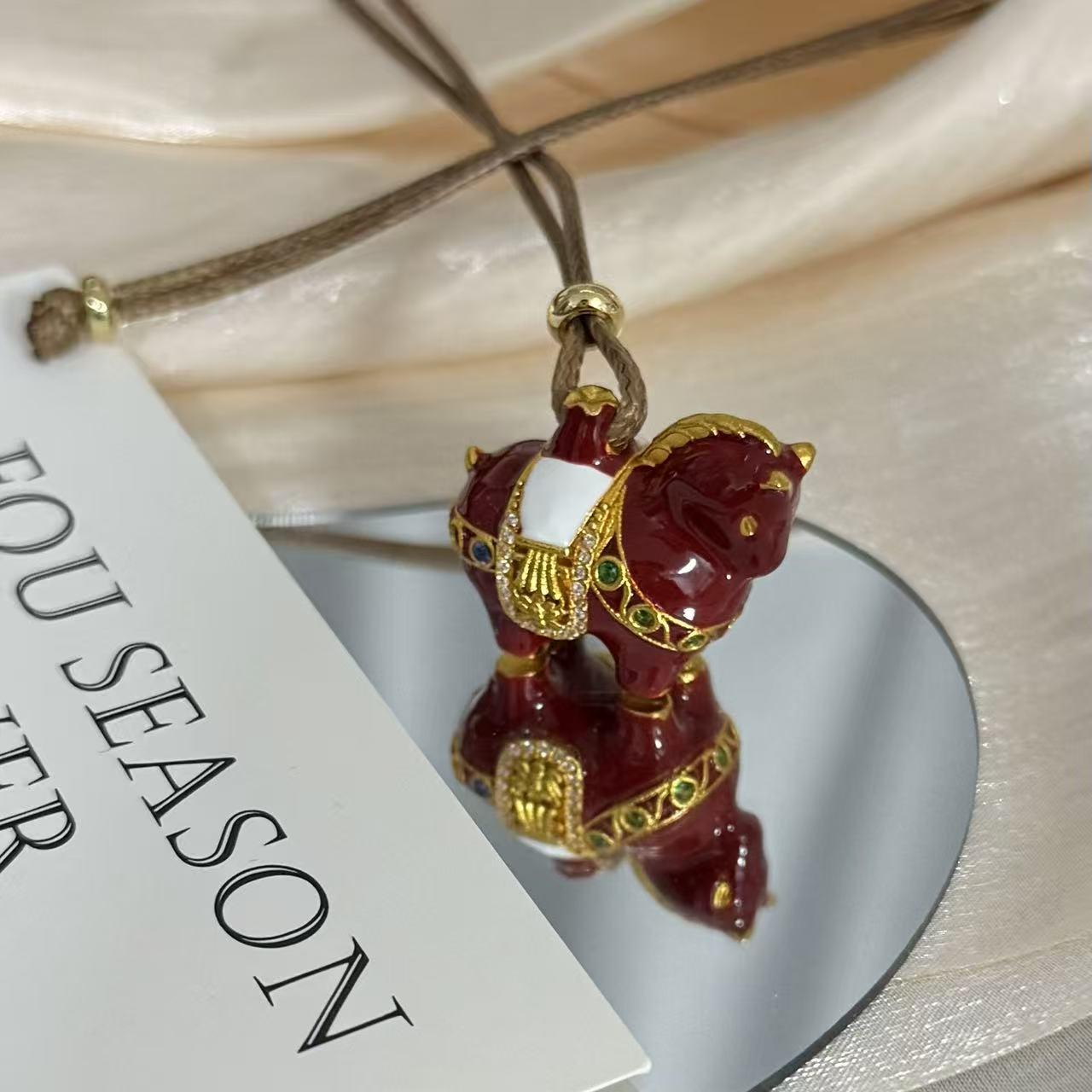 Year of the Horse Enamel Necklace: Retro, Versatile, Exquisite Sweater Chain
Year of the Horse Enamel Necklace: Retro, Versatile, Exquisite Sweater Chain