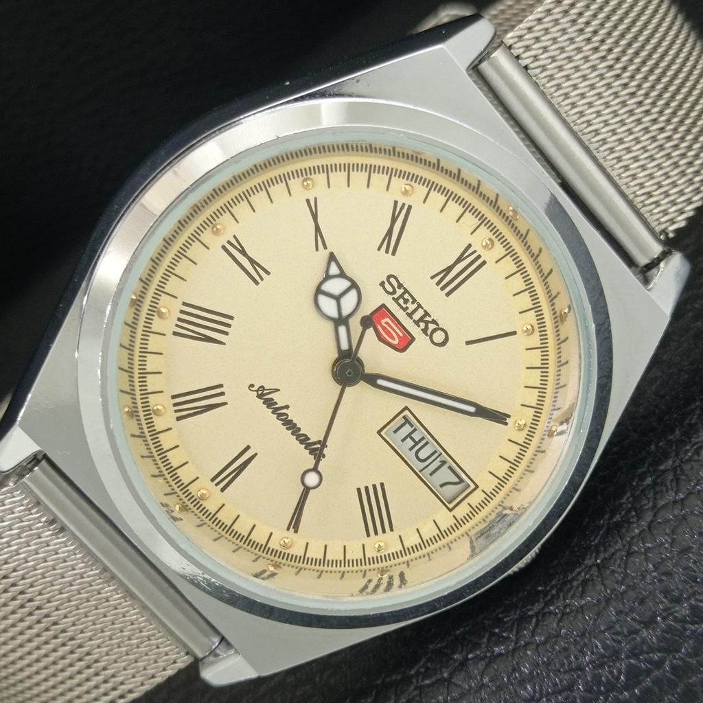 AUTOMATIC VINTAGE REFURBISHED SEIKO 5 JAPAN MENS ROMAN FIGURE WATCH a442662-1
AUTOMATIC VINTAGE REFURBISHED SEIKO 5 JAPAN MENS ROMAN FIGURE WATCH a442662-1