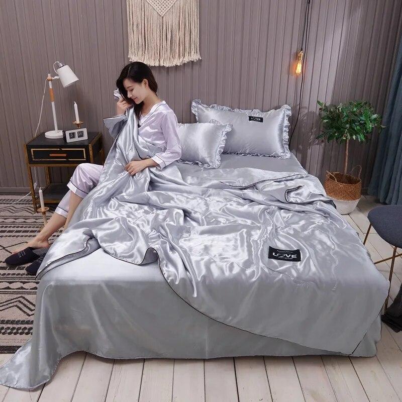 Моющееся ледяное шелковое летнее однотонное супермягкое нескользящее жаккардовое покрывало для кровати, стеганое одеяло для взрослых и детей, дышащее спальное покрывало 200x230cm
Моющееся ледяное шелковое летнее однотонное супермягкое нескользящее жаккардовое покрывало для кровати, стеганое одеяло для взрослых и детей, дышащее спальное покрывало 200x230cm