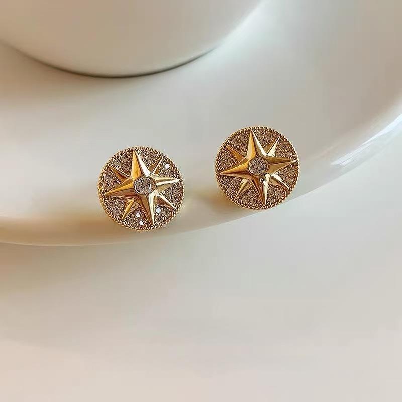 High-end gold full diamond octagram stud earrings women s light luxury temperament earrings niche unique explosive ear jewelry
High-end gold full diamond octagram stud earrings women s light luxury temperament earrings niche unique explosive ear jewelry