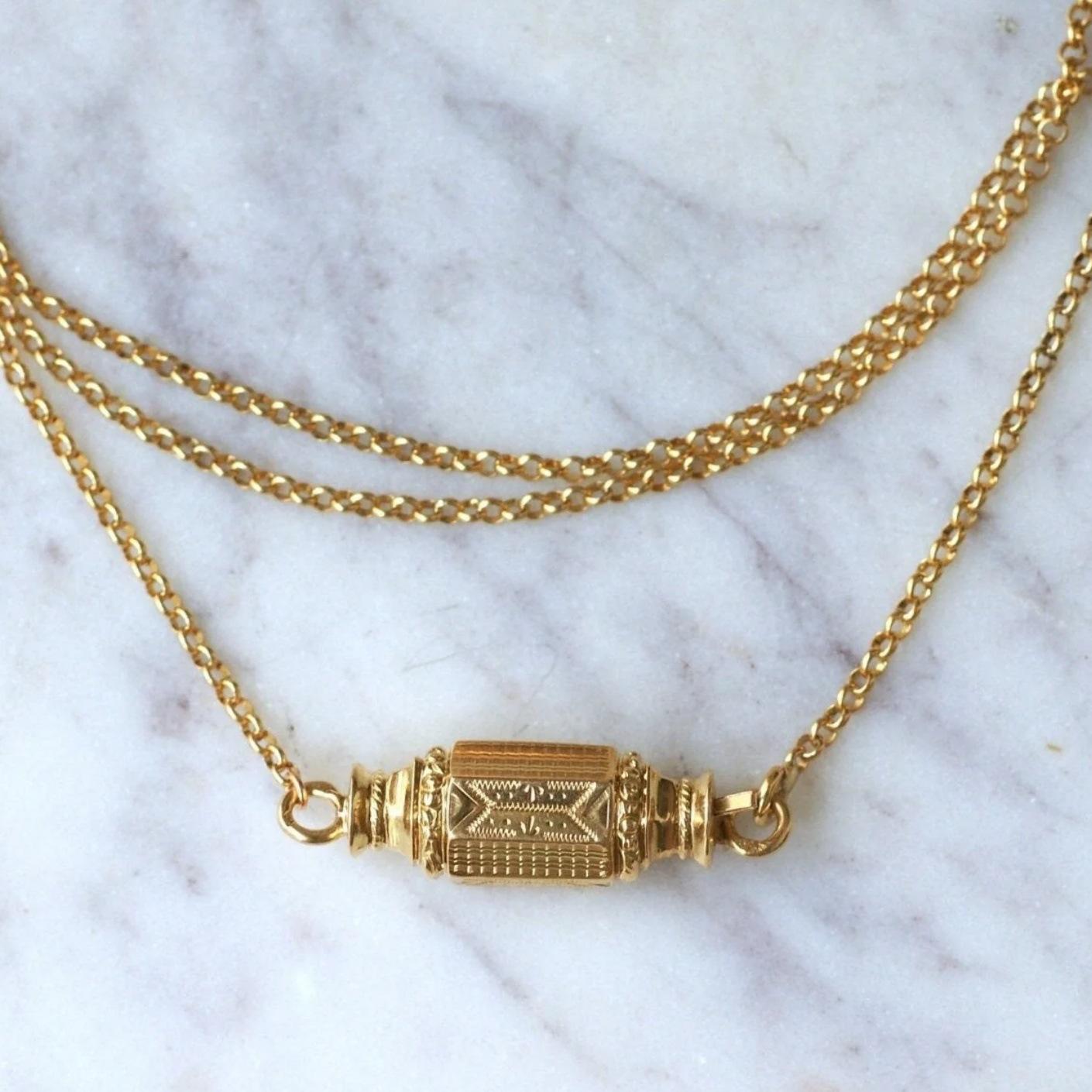 Necklace Enamel Glaze Engraved Hexagonal Cylinder Retro Pattern Artistic Sense Popular Single Item Necklace
Necklace Enamel Glaze Engraved Hexagonal Cylinder Retro Pattern Artistic Sense Popular Single Item Necklace