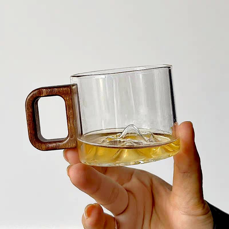 Маленькая емкость 110 мл Стеклянная кофейная кружка с ручкой из грецкого ореха Чашка для свежемолотого кофе Домашняя чашка для чая, молока, завтрака Посуда для напитков 1pcs чистый