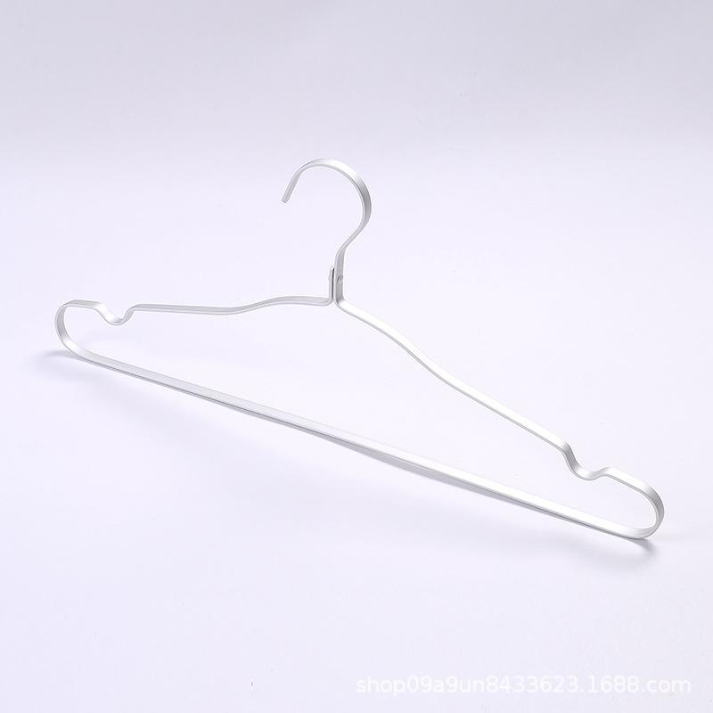 Solid Thickened Aluminum Alloy Hanger, Wet And Dry Clothing Support, Non-Slip, Durable And Non-Rusting Aluminum Hanger
Solid Thickened Aluminum Alloy Hanger, Wet And Dry Clothing Support, Non-Slip, Durable And Non-Rusting Aluminum Hanger