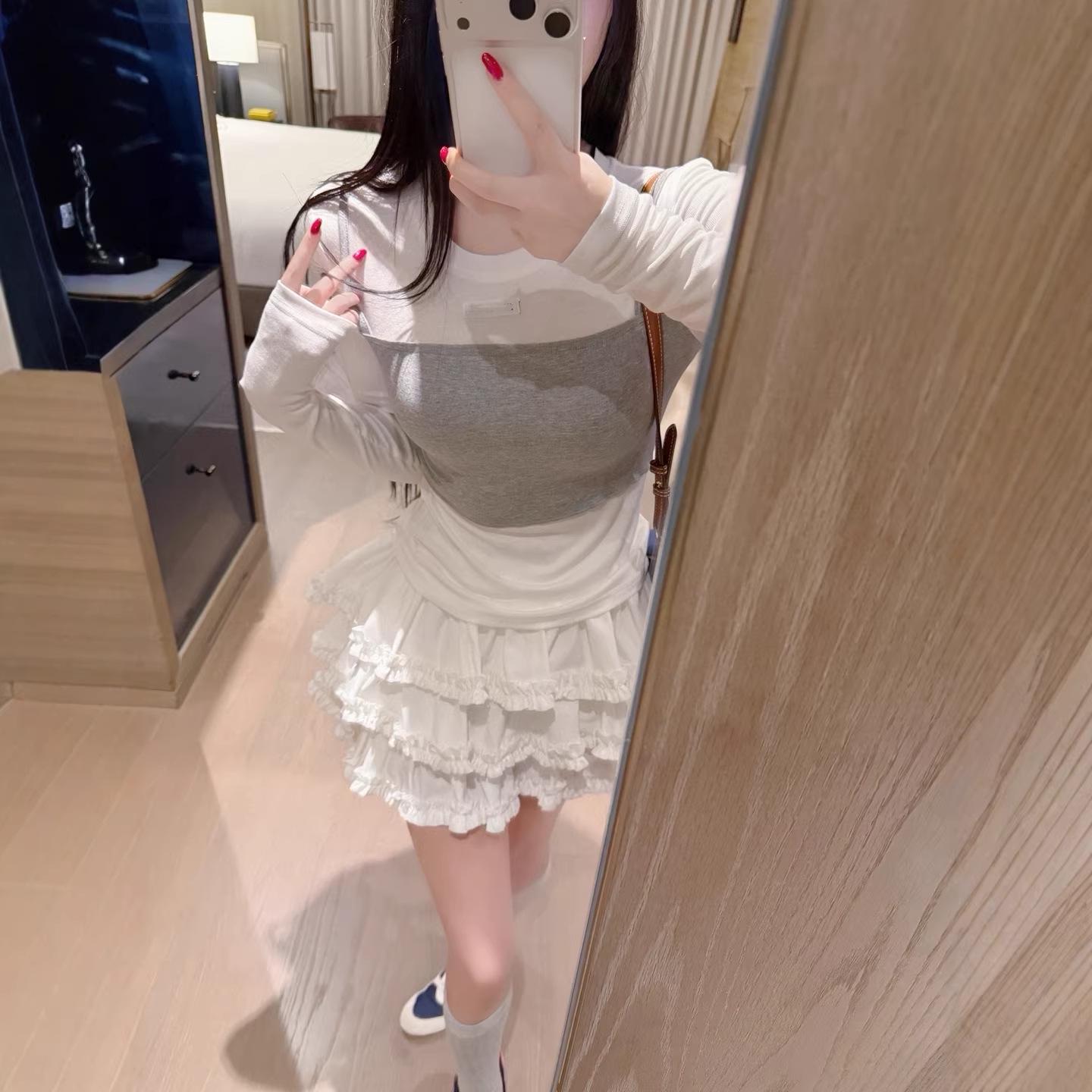 Early Spring Layered Two-Piece Set: Patchwork T-Shirt & Fluffy Skirt Combo Medium
Early Spring Layered Two-Piece Set: Patchwork T-Shirt & Fluffy Skirt Combo Medium
