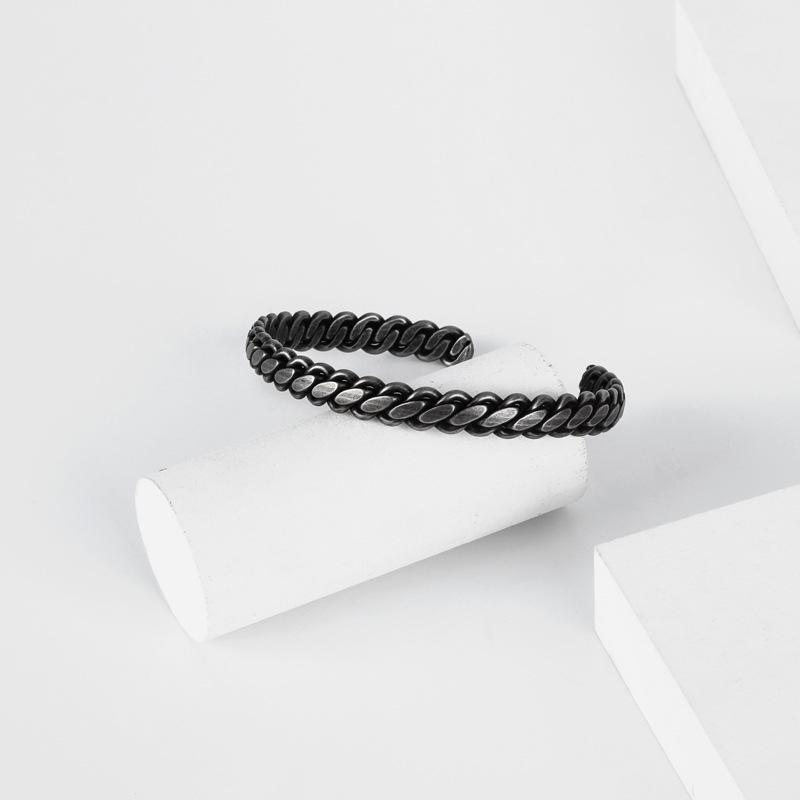 European & American Minimalist Titanium Steel Twisted Bracelet for Men & Women - Trendy Fashion Jewelry for Couples Gold
European & American Minimalist Titanium Steel Twisted Bracelet for Men & Women - Trendy Fashion Jewelry for Couples Gold